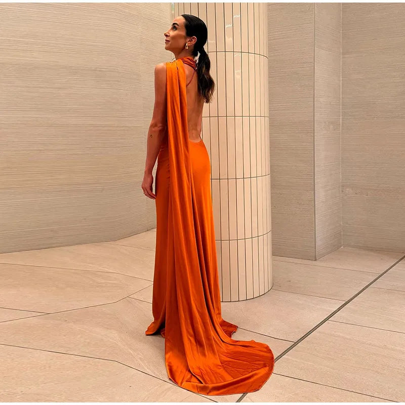 Vestido Longo Slim com Decote Assimétrico – Estilo Streetwear com Toque Sofisticado