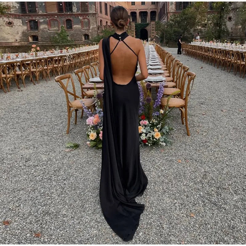 Vestido Longo Slim com Decote Assimétrico – Estilo Streetwear com Toque Sofisticado