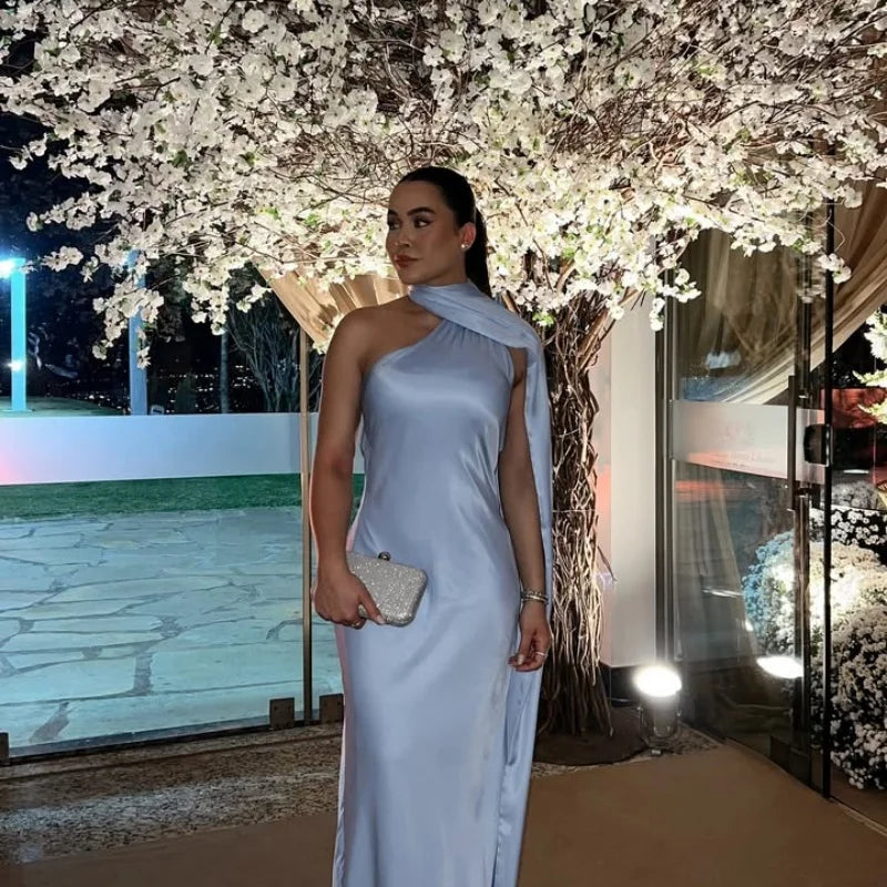 Vestido Longo Slim com Decote Assimétrico – Estilo Streetwear com Toque Sofisticado