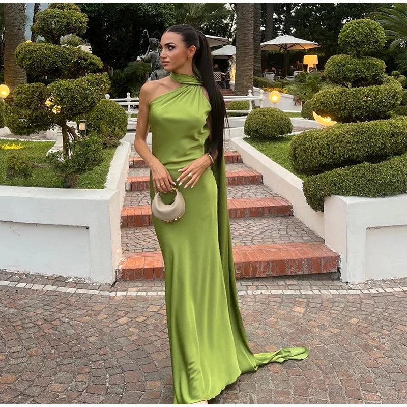 Vestido Longo Slim com Decote Assimétrico – Estilo Streetwear com Toque Sofisticado