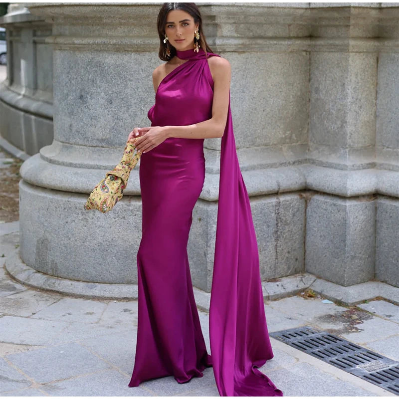 Vestido Longo Slim com Decote Assimétrico – Estilo Streetwear com Toque Sofisticado
